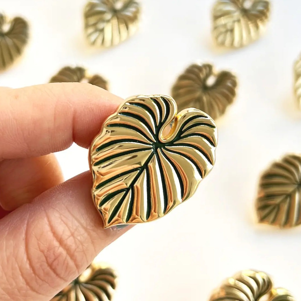 My Plantasy / philodendron Gloriosum 18k gold plated lapel pin