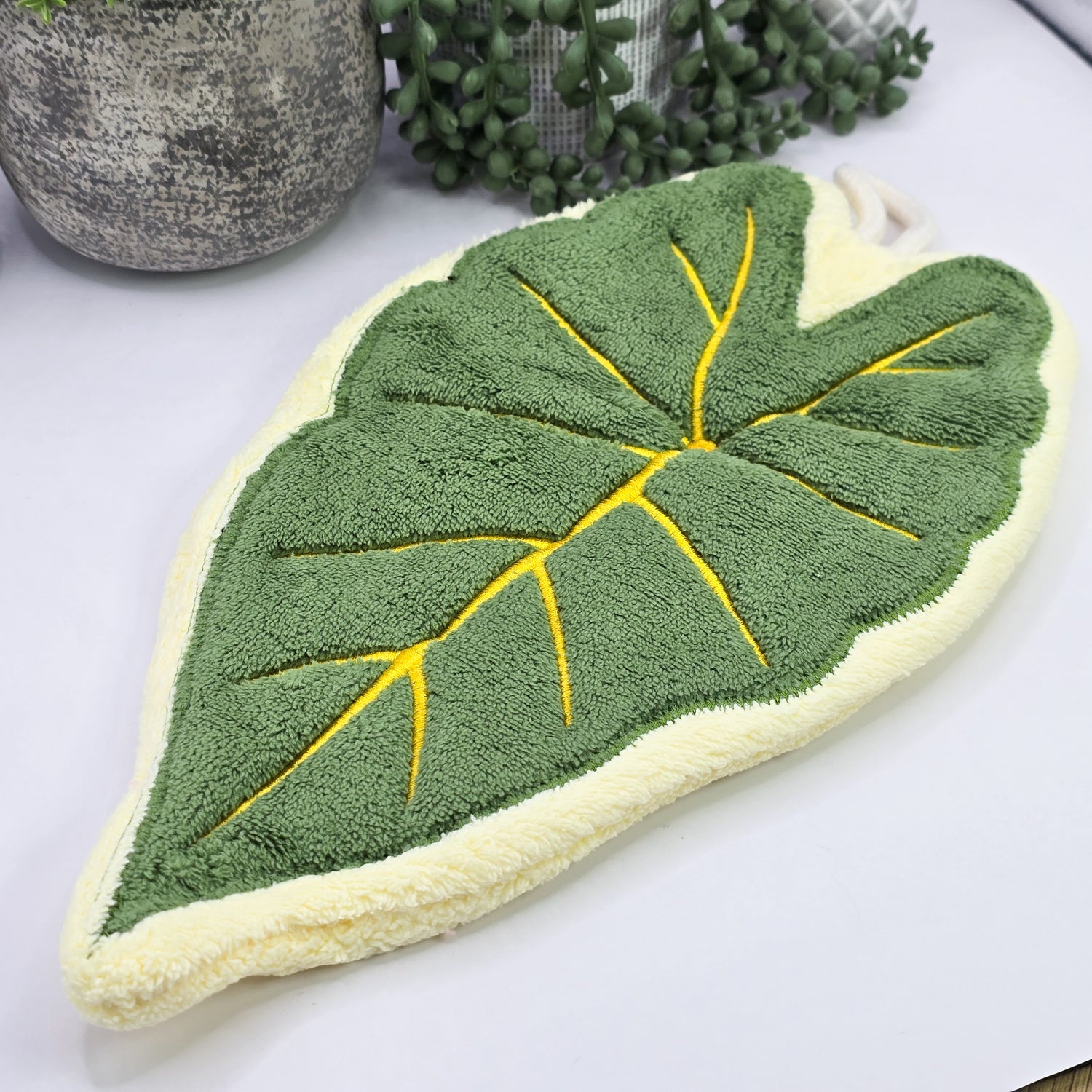 Alocasia Frydek coral fleece hand towel / kitchen Towel